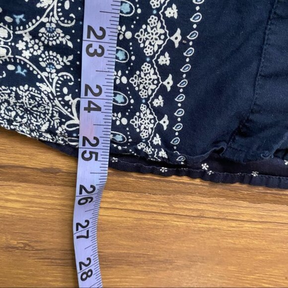 Old Navy Womens Button Down Navy Paisley Shirt M - Picture 5 of 8